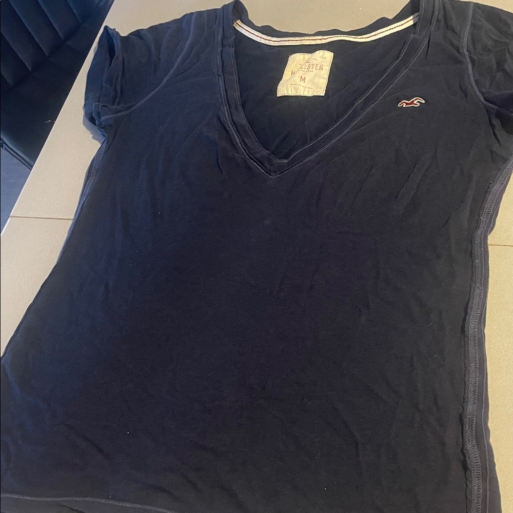 Hollister Women's Dark Blue V-Neck Tee
